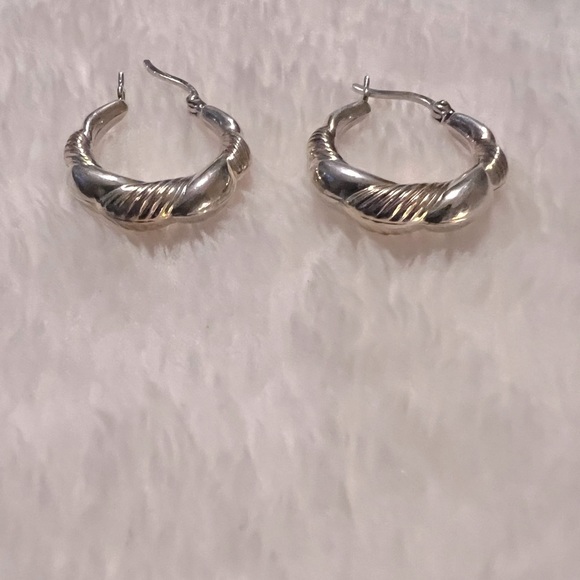.925 Sterling & Gold Vermeil Two Tone Hoop Earrings - Picture 3 of 5